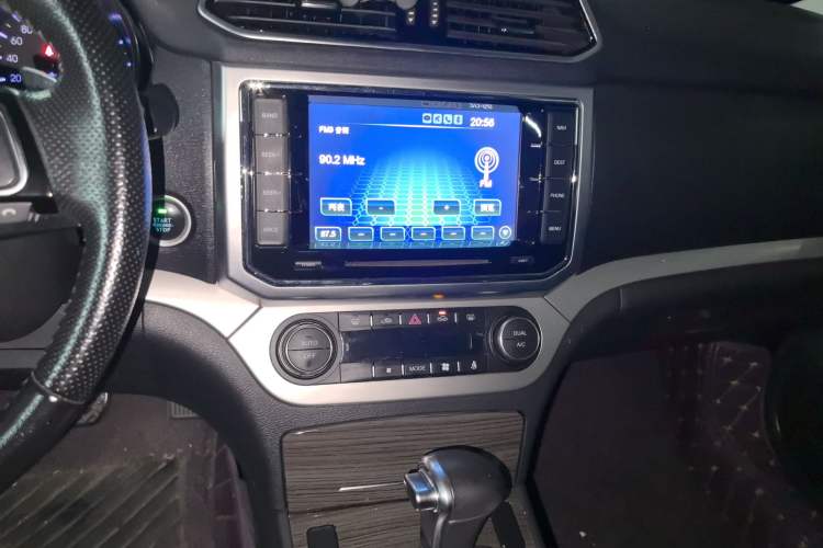 Used Haval H6 2016 Upgraded Model 1.5T Automatic Two-Wheel Drive Prestige Version
