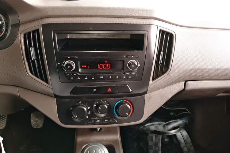 Used Wuling Rongguang New Truck 2019 1.5L Single-Row China VI L3C Audio And AC Panel