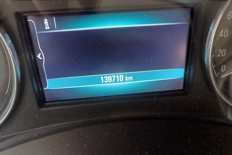 Used Buick LaCrosse 2016 20T Leading Model Odometer Close Up