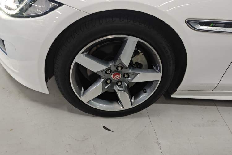 Used Jaguar XE 2015 2.0T 240 PS R-Sport
