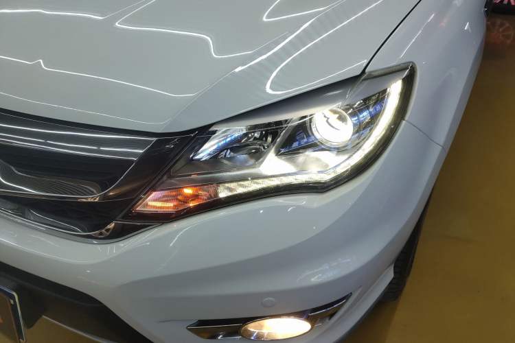 Used BYD S7 2016 2.0T Automatic Prestige Plus Left Front Headlight