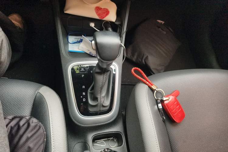 Used Kia kx1 Stonic 2019 1.4L Automatic Fashion Edition China VI Gear Lever