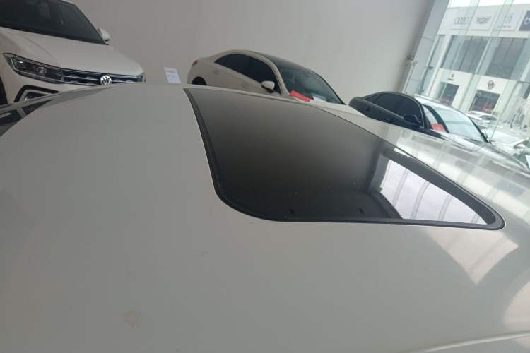 Used Roewe i5 2019 1.5L Automatic 4G Connected Linghao Flagship Edition