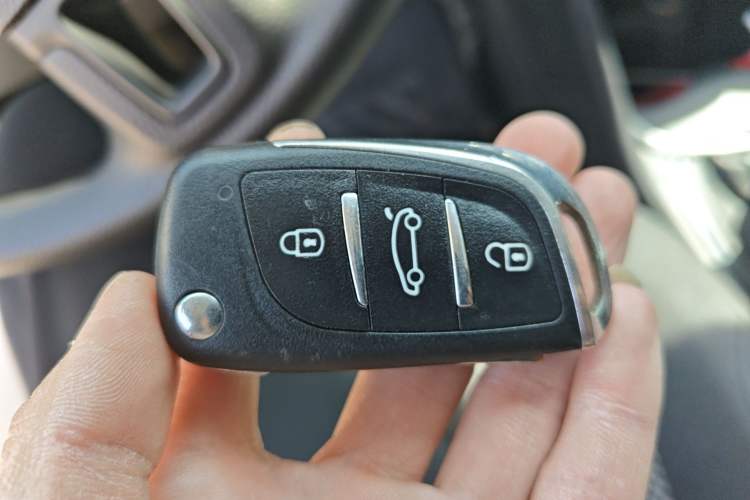 Used Volkswagen Polo 2013 1.6L Manual Comfort Edition Vehicle Key