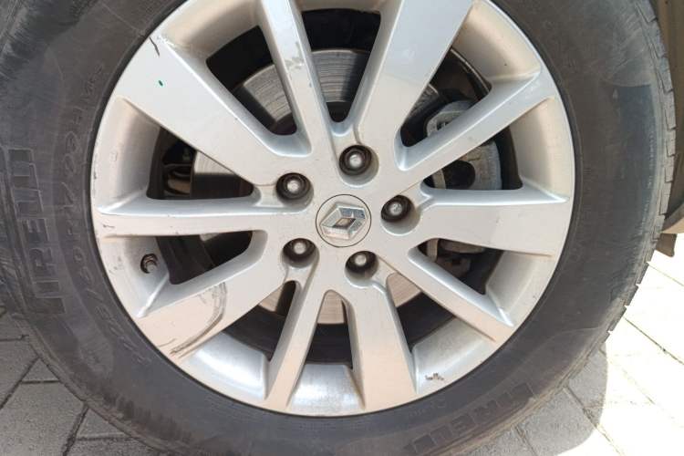 Used Renault Koleos 2013 2.5L 4x4 Comfort Edition Right Front Wheel Hub