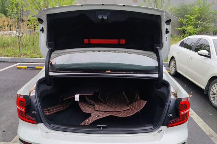 Used Volvo S60 2025 B4 Zhiyuan Luxury Edition Trunk