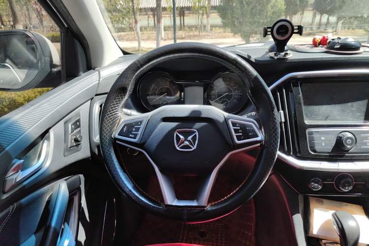 Used JMC Yusheng S350 2016 2.0T Automatic All-Wheel Drive Gasoline Luxury Version with Sunroof 5 Seats Steering Wheel