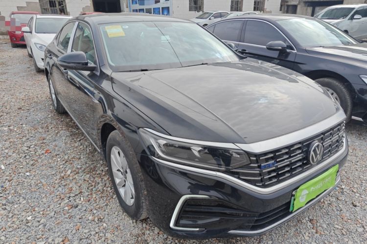 Used Volkswagen Passat New Energy 2025 430 PHEV Hybrid Business Edition Front Right 45 Deg