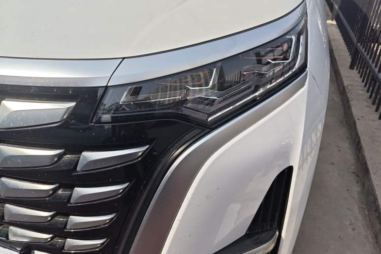 Used Denza D9 2022 DM-i 970 Four-Wheel Drive Flagship Model