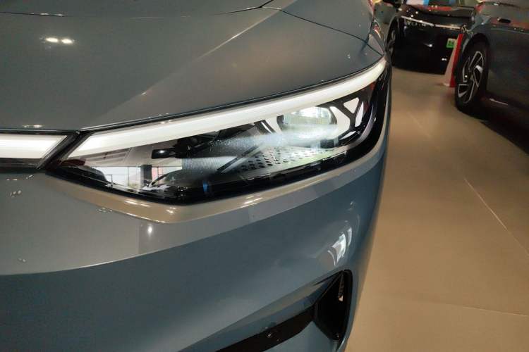 Used Volkswagen ID.7 VIZZION 2024 AIR model Left Front Headlight