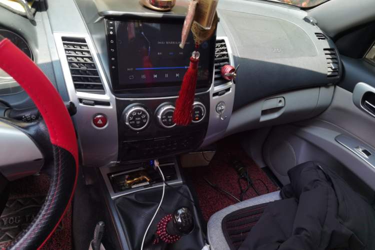 Used Mitsubishi Pajero Sport 2013 2.4L Manual Two-Wheel Drive Comfort Edition Audio And AC Panel