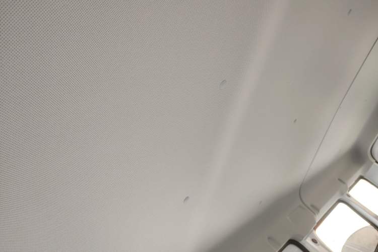 Used Wuling Yangguang 2024 300KM Comfort Version Passenger Van 75kW