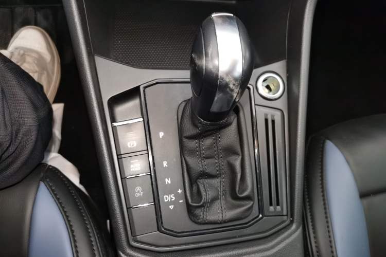 Used Volkswagen Lavida 2024 1.5L Automatic DeYi Edition Gear Lever
