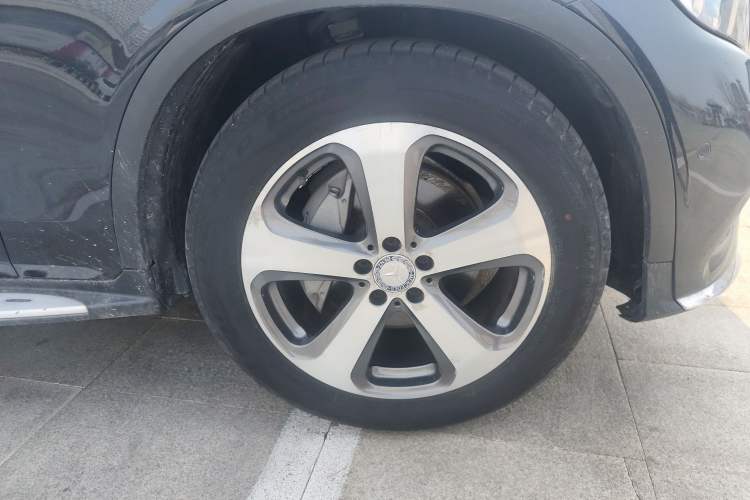 Used Mercedes-Benz GLC 2017 GLC 300 4MATIC Sport Edition Right Front Wheel Hub