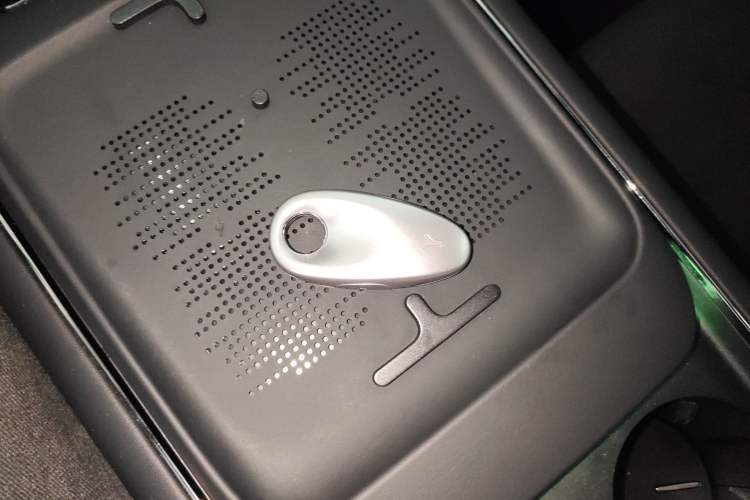 Used VOYAH FREE 2025 318 259 km All-Wheel-Drive Exploration Edition
