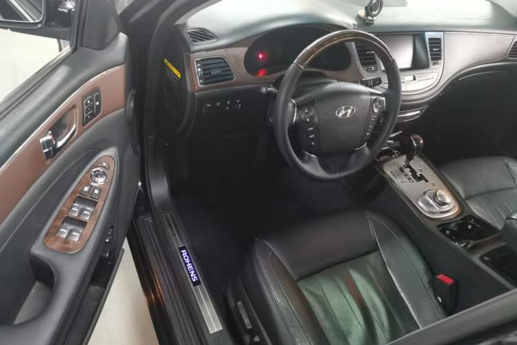 Used Hyundai Genesis 2012 3.3L GDI Prestige Edition
