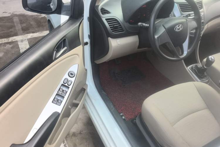 Used Hyundai Verna (older generation) 2014 1.4L Manual Smart GLS Trim