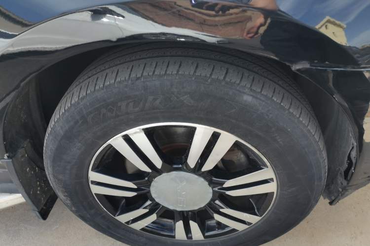 Used Cadillac SRX 2012 3.0L Elite Edition Right Front Wheel Hub