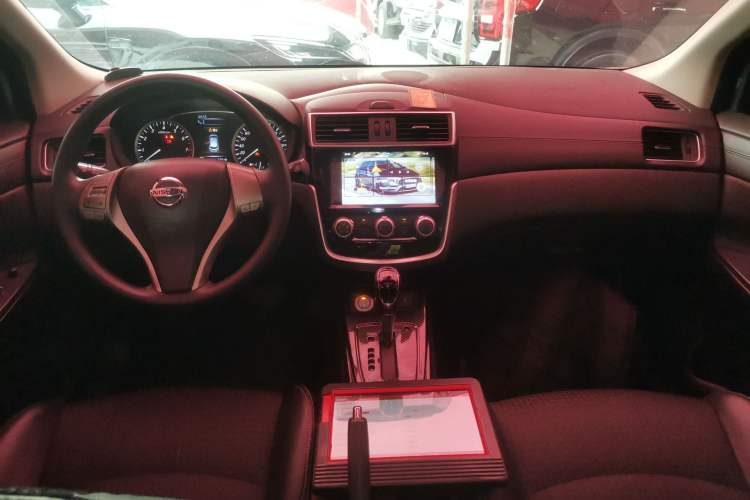 Used Nissan Tiida 2019 1.6L CVT Smart Drive Version China VI Standard Center Console