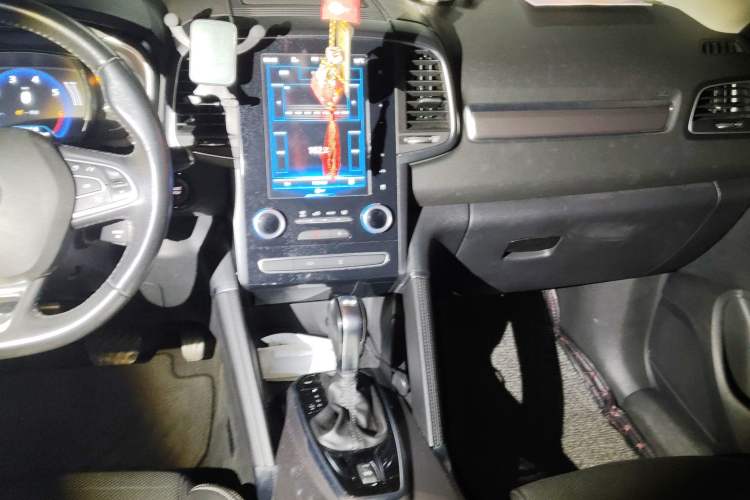 Used Renault Koleos 2017 2.0L Two-Wheel Drive Luxury Edition Audio And AC Panel