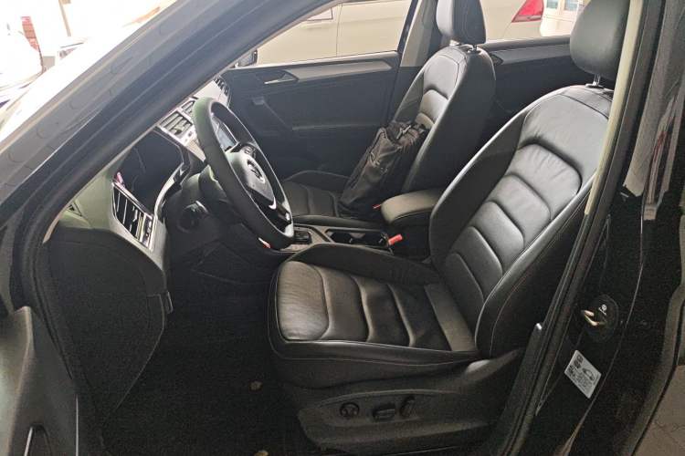 Used Volkswagen Tiguan L 2021 330TSI Automatic Two-Wheel Drive Smart Edition Left Front Seat