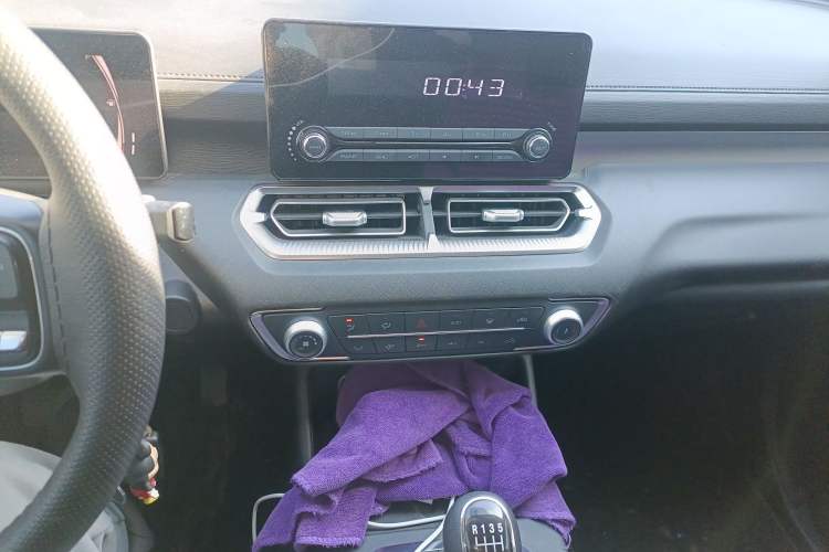 Used Great Wall King Kong Poer 2023 2.0T Manual Gasoline 4x4 Base-Trim Long-Box GW4C20C Audio And AC Panel