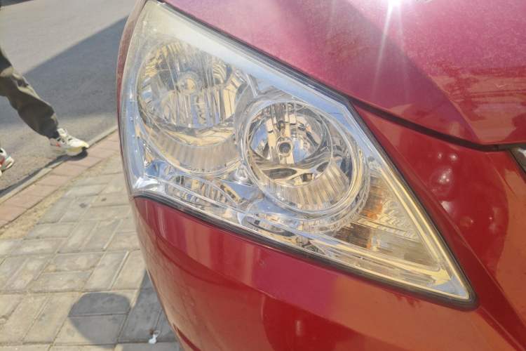 Used Hyundai Celesta 2010 1.6L MT GLS Right Front Headlight