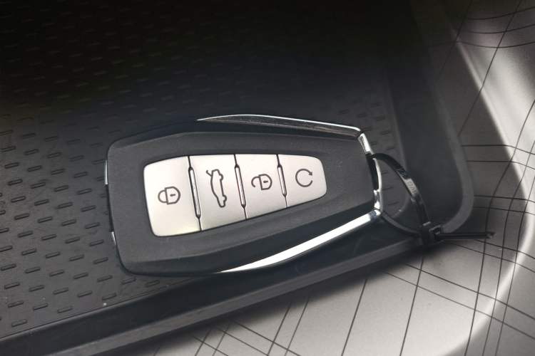 Used Geely Auto Preface 2023 2.0TD Luxury Version Vehicle Key