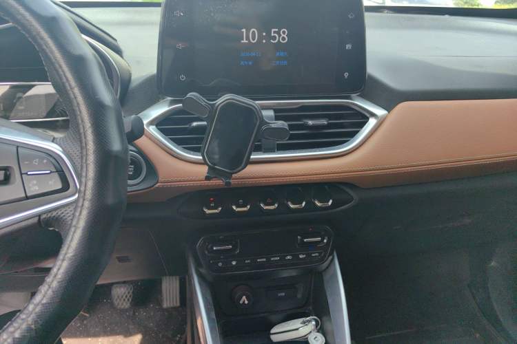 Used Baojun 510 2017 1.5L Manual Luxury Model Audio And AC Panel