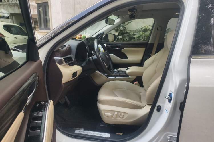 Used Toyota Highlander 2022 Dual-Engine 2.5L Four-Wheel Drive Supreme Edition 7-Seater Driver Seat