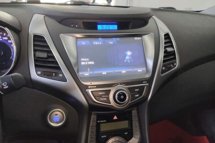 Used Hyundai Elantra (5th Generation / Langdong) 2015 1.6L Automatic Luxury Model Audio And AC Panel