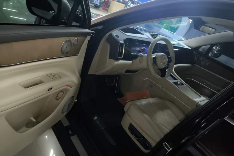 Used Hima AITO M9 2025 Extended-Range Ultra Version 52 kWh 6-Seater