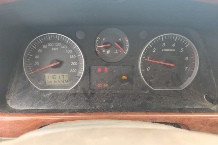 Used Foton MP-X E 2014 2.0L Wealth Express Classic Edition Basic Configuration with 4Gi-VVT
