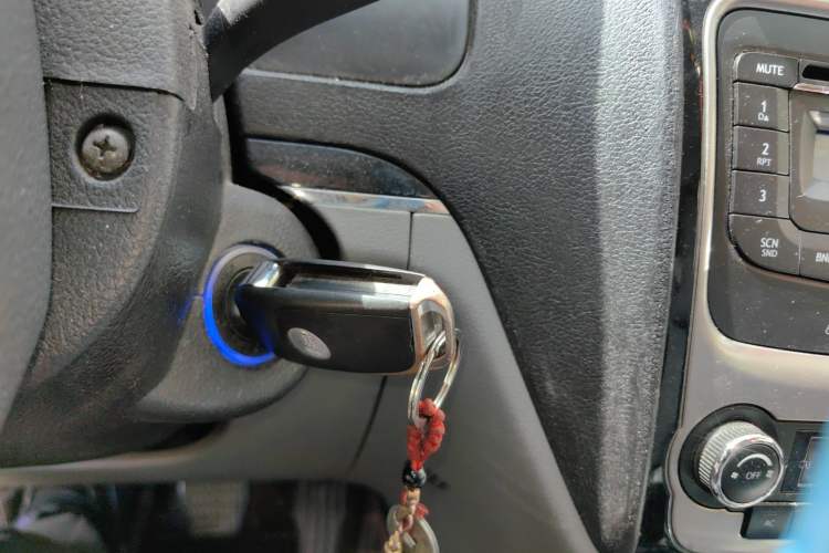 Used Geely Auto Classic Emgrand 2012 Sedan 1.5L Manual Comfort Model Vehicle Key