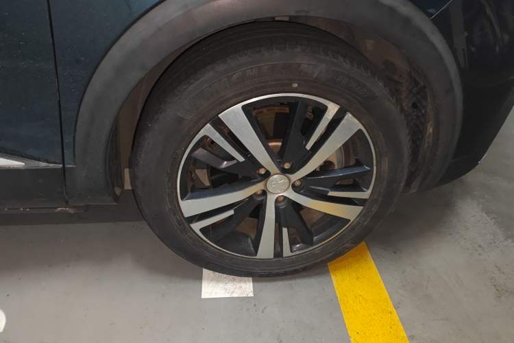 Used Peugeot 5008 2019 350THP 7-Seater Elite Edition Right Front Wheel Hub