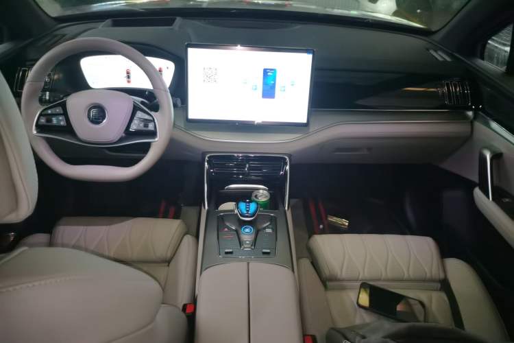 Used BYD Tang New Energy 2025 Intelligent Driving Version DM-i 115KM Flagship Edition Center Console