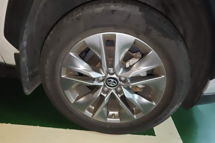 Used Toyota Wildlander 2022 2.0L CVT Two-Wheel Drive Luxury Edition Right Front Wheel Hub
