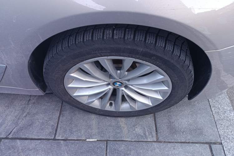 Used BMW 5 Series 2018 525Li Luxury Package Right Front Wheel Hub