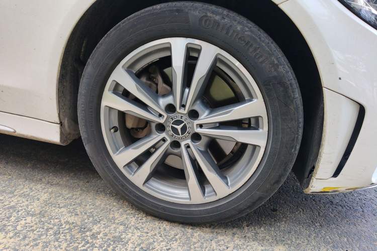 Used Mercedes-Benz C-Class 2019 C 180 L Dynamic Sports Edition Right Front Wheel Hub