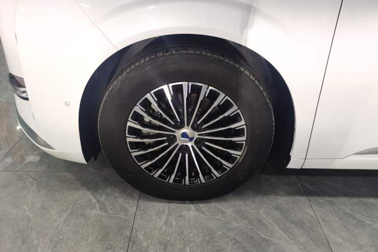 Used Denza D9 2022 DM-i 970 Four-Wheel Drive Flagship Model