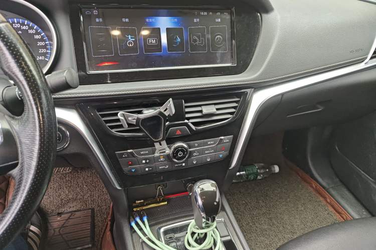 Used Venucia T90 2018 2.0L CVT Smart Connect Luxury Edition China V Standard