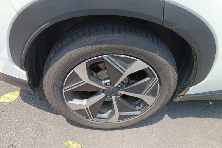 Used AION V 2021 Plus 70 Smart Technology Edition Lithium Iron Phosphate Right Rear Wheel Hub