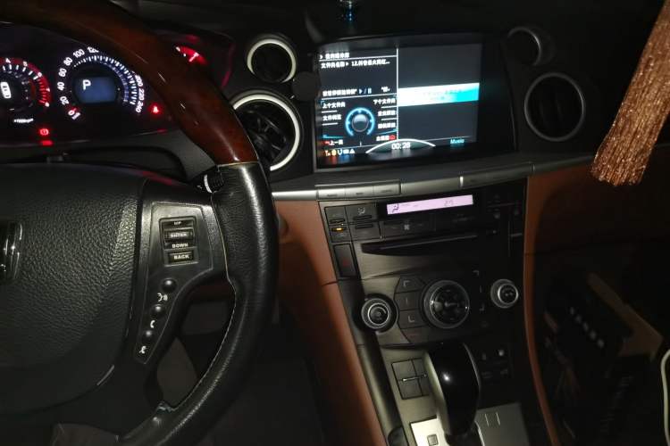 Used Luxgen Great 7 SUV 2013 Limited-Edition Sharp Model 2.2T Two-Wheel-Drive Smart Version
