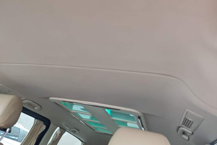 Used Mercedes-Benz Vito 2018 2.0T Elite Version 7 Seats China VI Emission Standard
