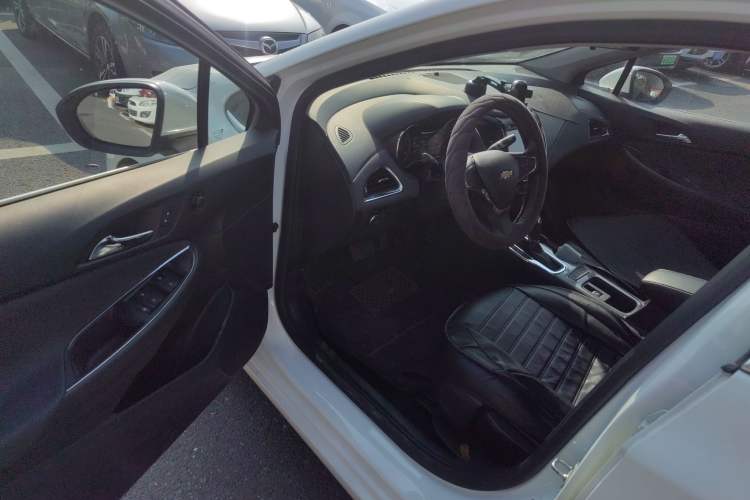 Used Chevrolet Cruze 2017 1.5L Automatic Xuanfeng Edition
