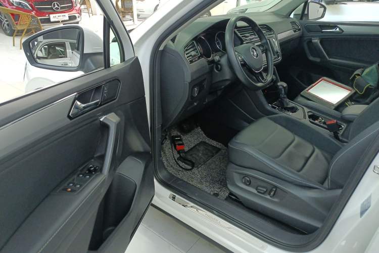 Used Volkswagen Tiguan L 2018 330TSI Automatic Two-Wheel Drive Luxury Edition Driver Seat