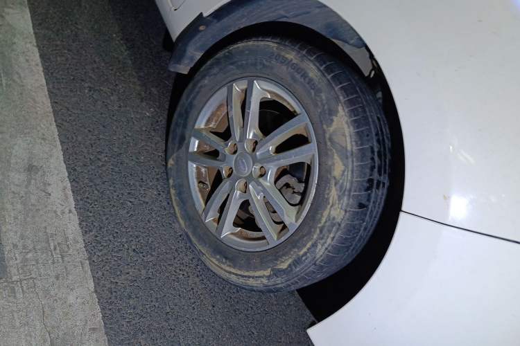 Used Karry K50 2015 1.5L Automatic Comfort Model Right Front Wheel Hub