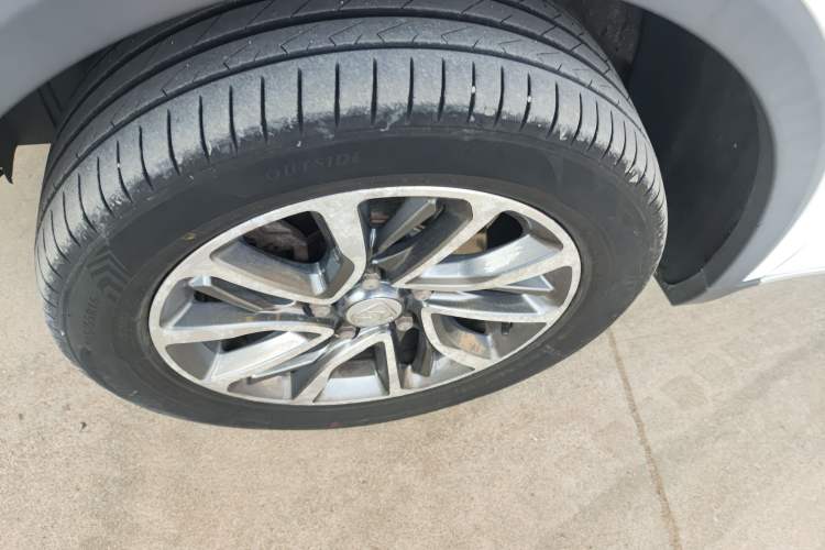 Used Baojun 730 2019 1.5T Manual Fashion Model 7-seater National V Left Front Wheel Hub