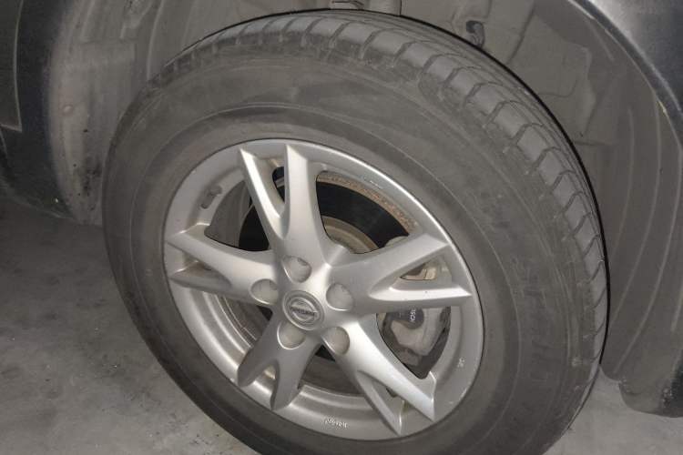 Used Nissan Qashqai 2011 2.0 XL Fire CVT 2WD Right Front Wheel Hub