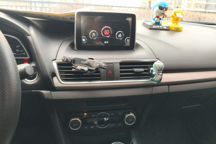 Used Mazda 3 Axela 2016 Hatchback 1.5L Automatic Luxury Model
